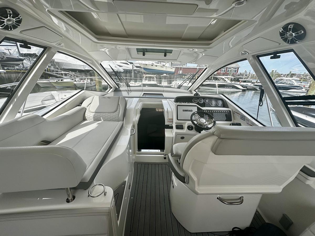 Used 2021 Sea Ray 350 Sundancer Coupe