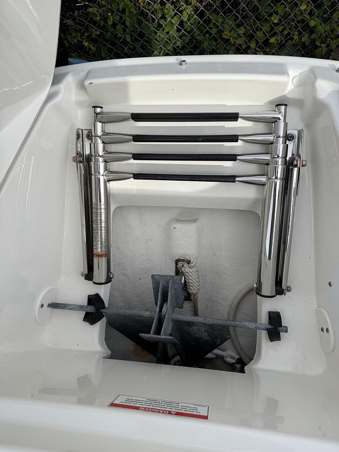 Used 2014 Sea Ray 220 Sundeck