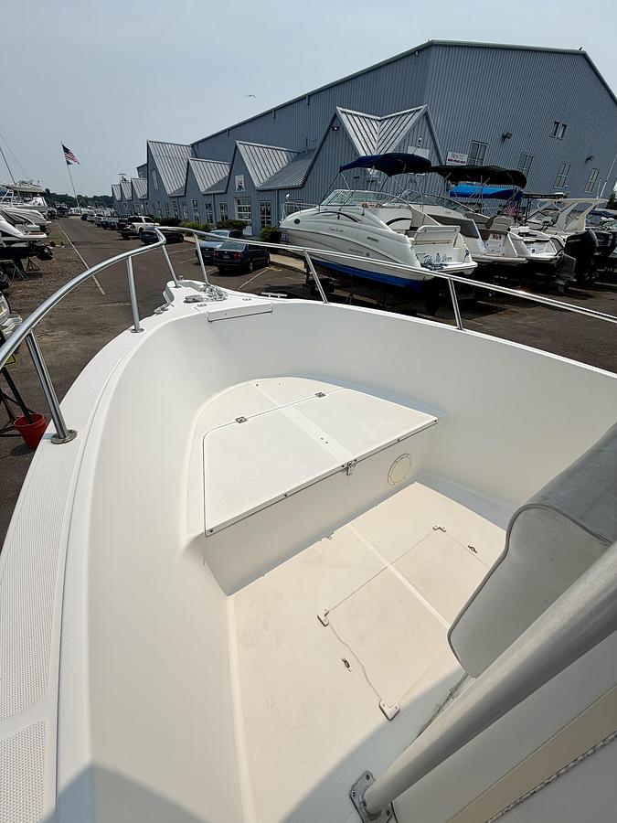 Used 2003 Robalo R230 with a 2022 Suzuki DF250 Outboard