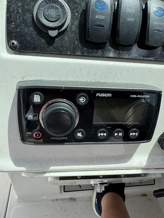 Used 2018 Sailfish 245DC