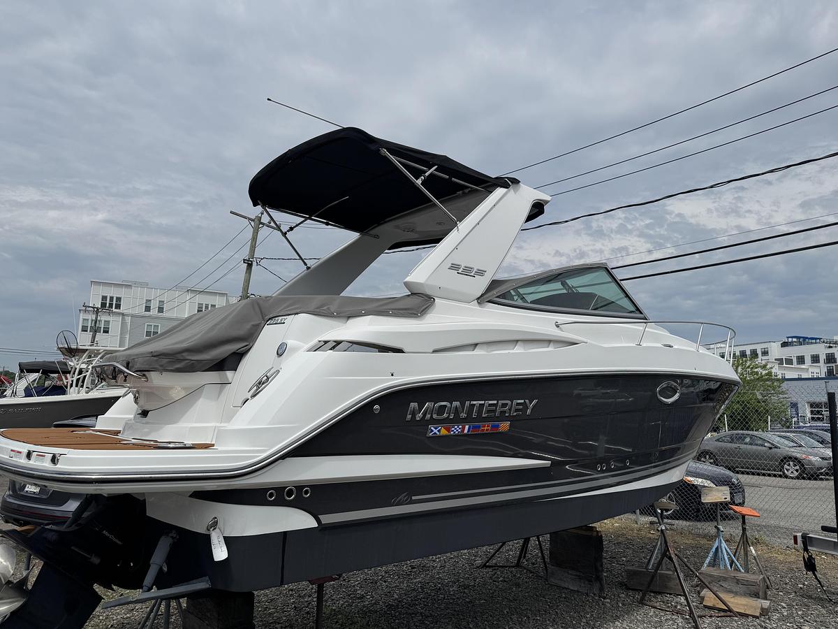 Used 2021 Monterey 295 Sport Yacht