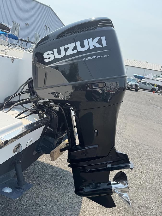 Used 2003 Robalo R230 with a 2022 Suzuki DF250 Outboard