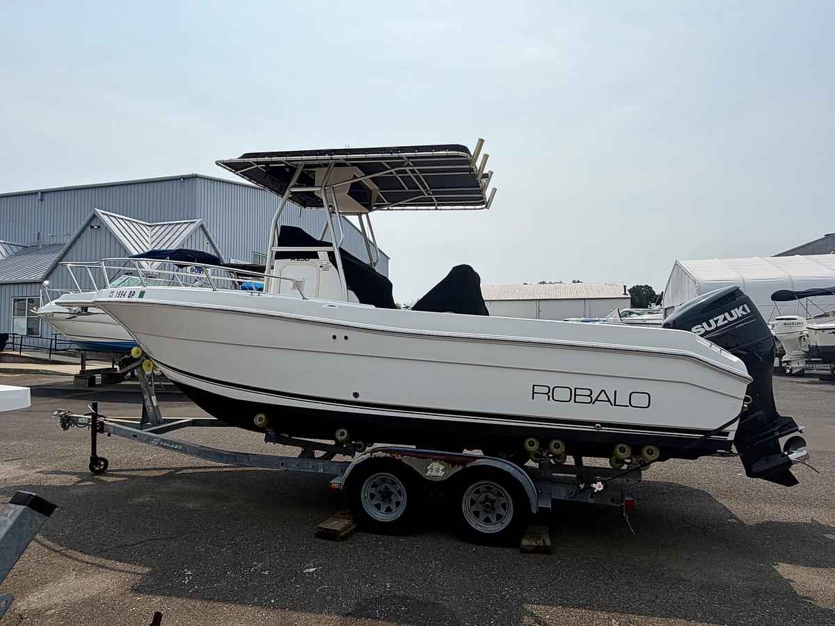 Used 2003 Robalo R230 with a 2022 Suzuki DF250 Outboard