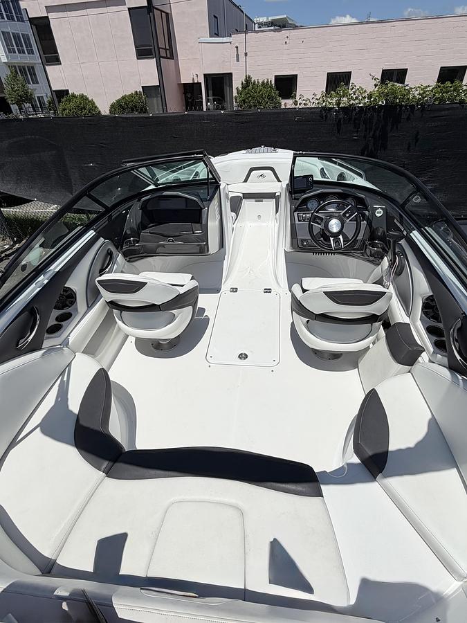 Used 2017 Monterey 224FS