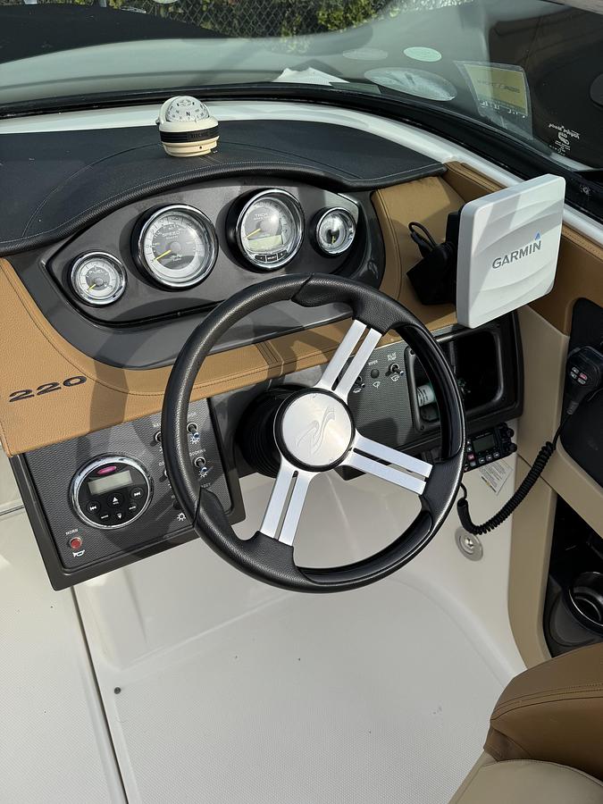 Used 2014 Sea Ray 220 Sundeck