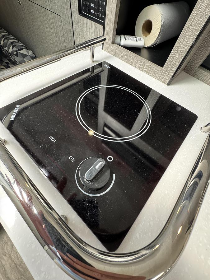 Used 2021 Monterey 295 Sport Yacht
