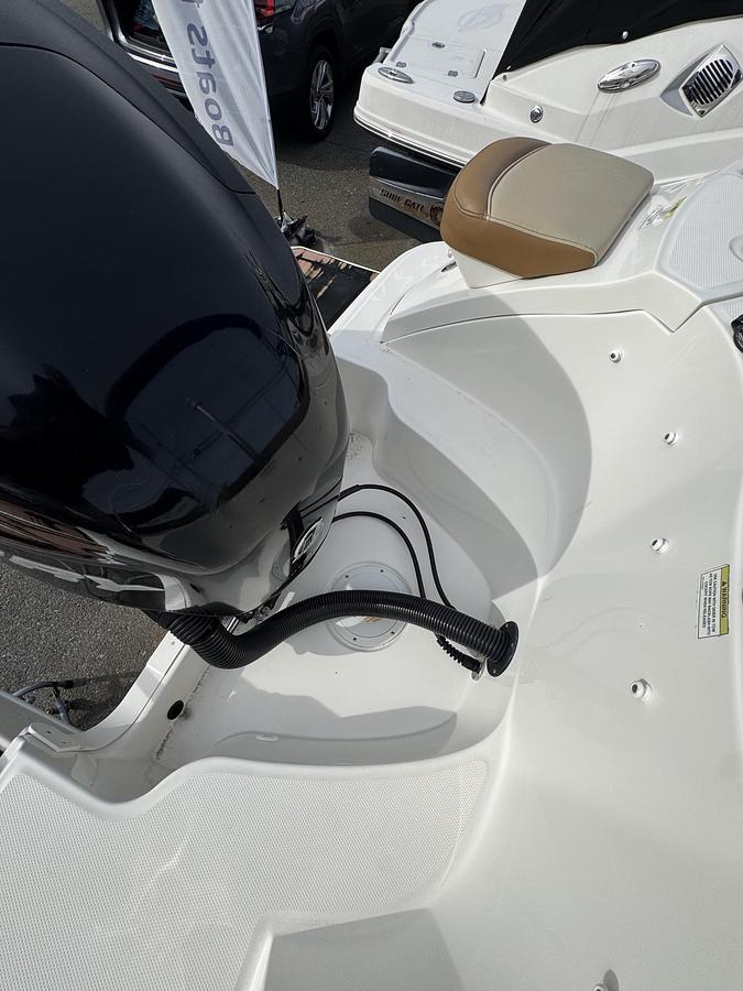 Used 2014 Sea Ray 220 Sundeck