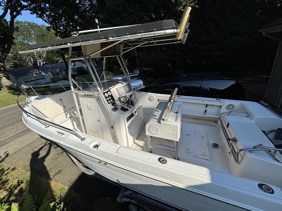 Used 2003 Robalo R230 with a 2022 Suzuki DF250 Outboard