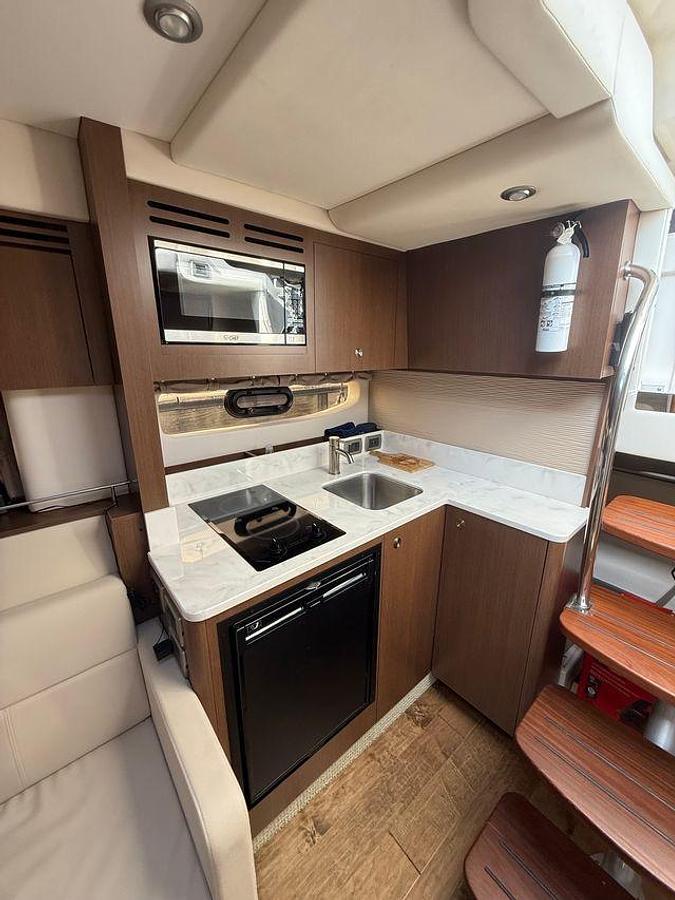 Used 2021 Sea Ray 350 Sundancer Coupe