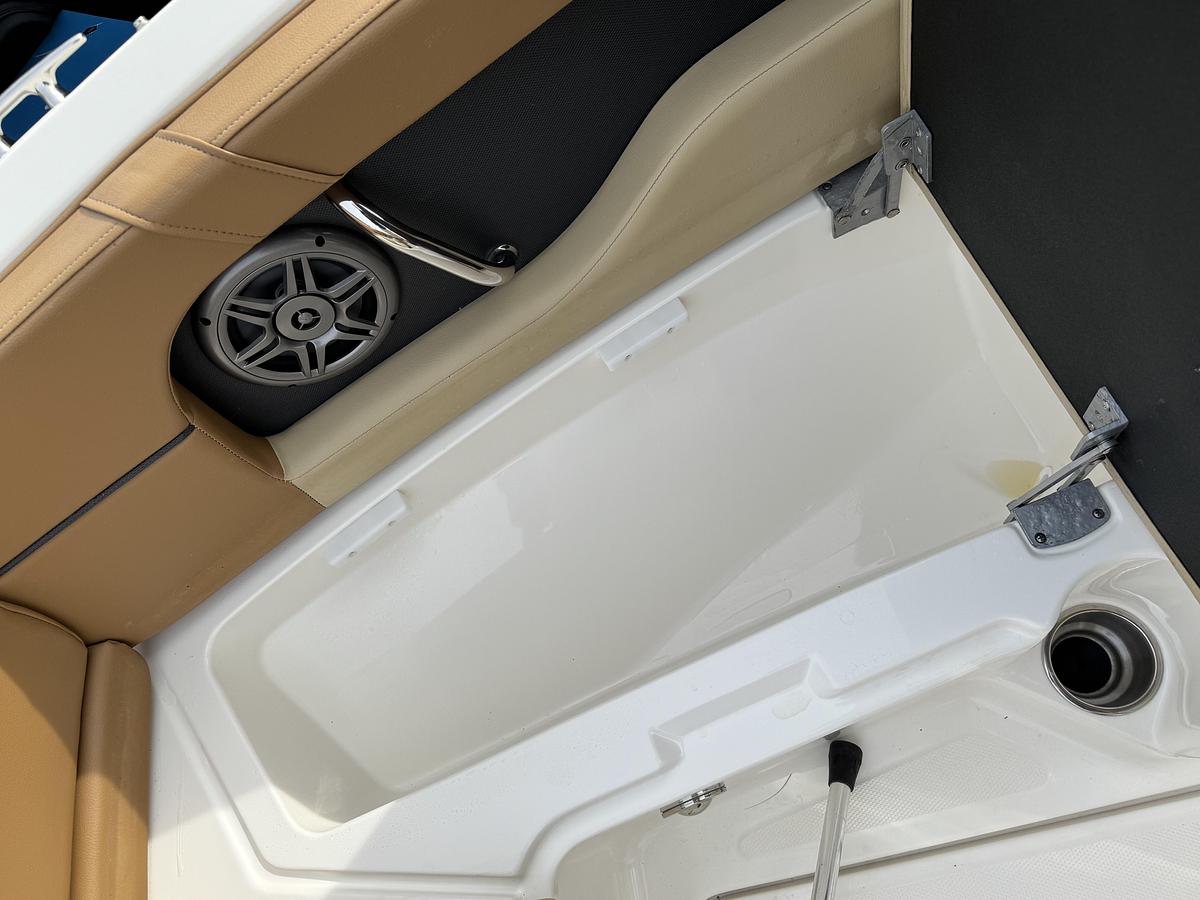 Used 2014 Sea Ray 220 Sundeck