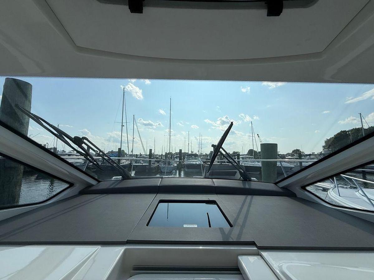 Used 2021 Sea Ray 350 Sundancer Coupe