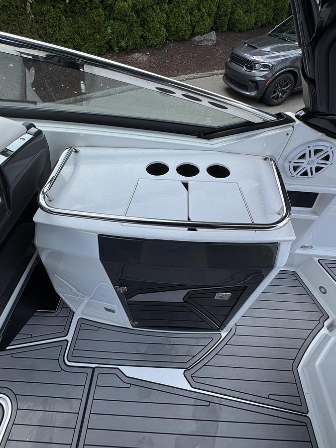 Used 2021 Monterey 305SS