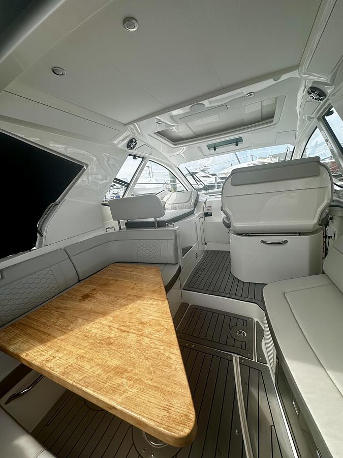 Used 2021 Sea Ray 350 Sundancer Coupe