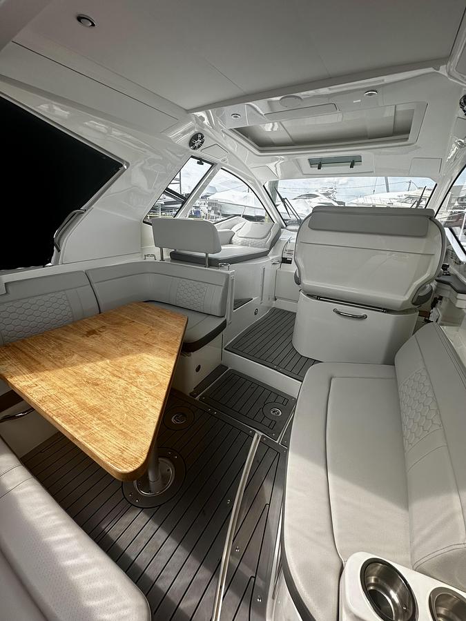 Used 2021 Sea Ray 350 Sundancer Coupe