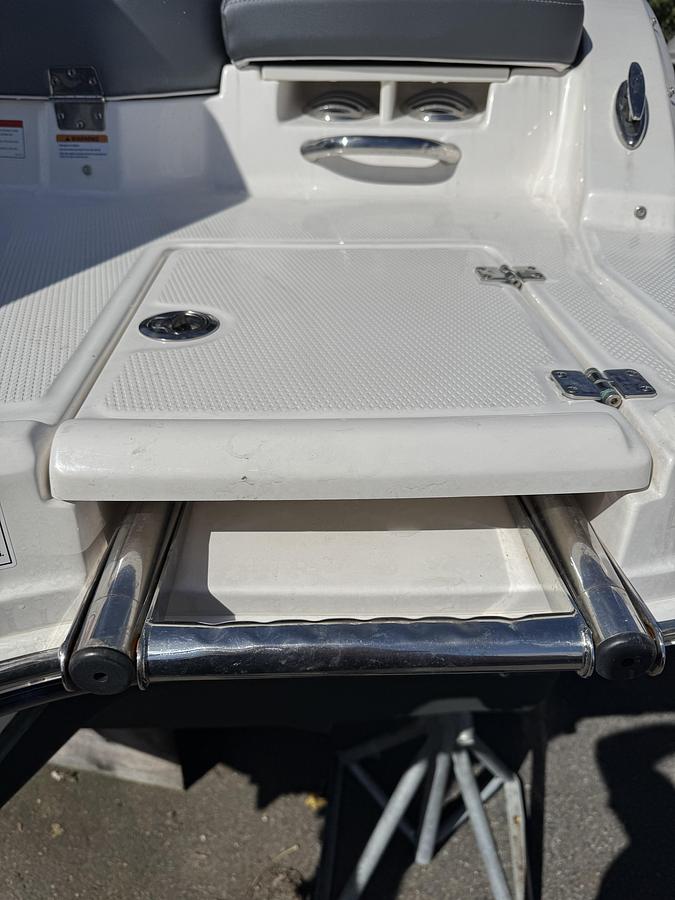 Used 2021 Chaparral 21 ssi OB