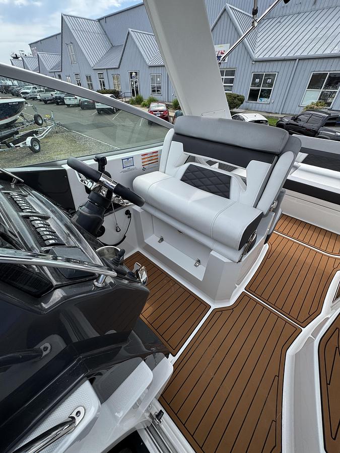 Used 2021 Monterey 295 Sport Yacht