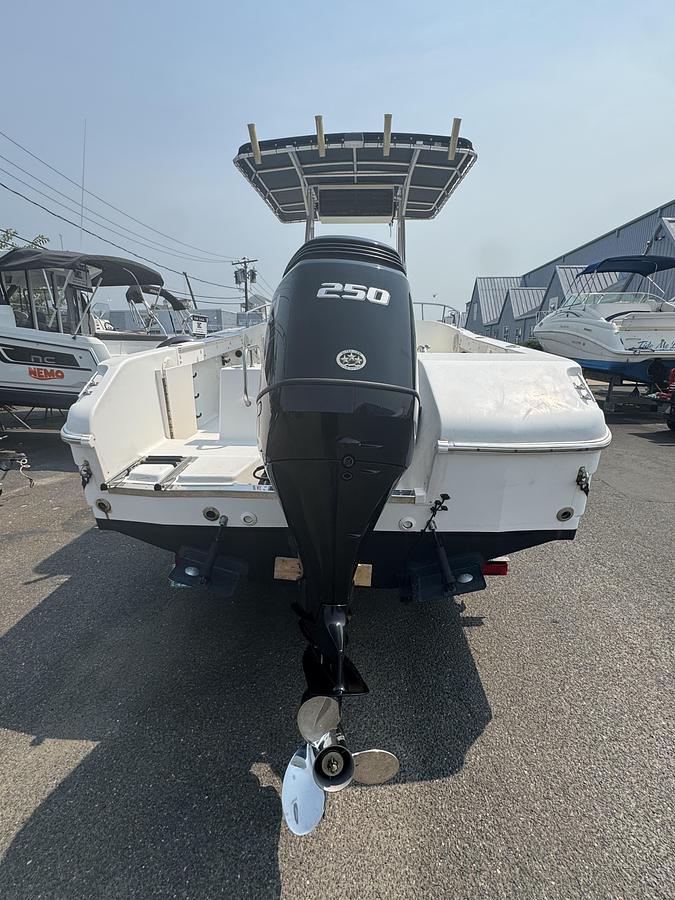 Used 2003 Robalo R230 with a 2022 Suzuki DF250 Outboard