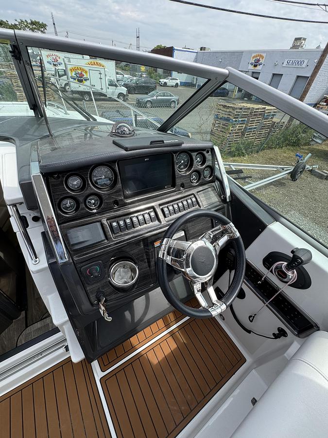 Used 2021 Monterey 295 Sport Yacht