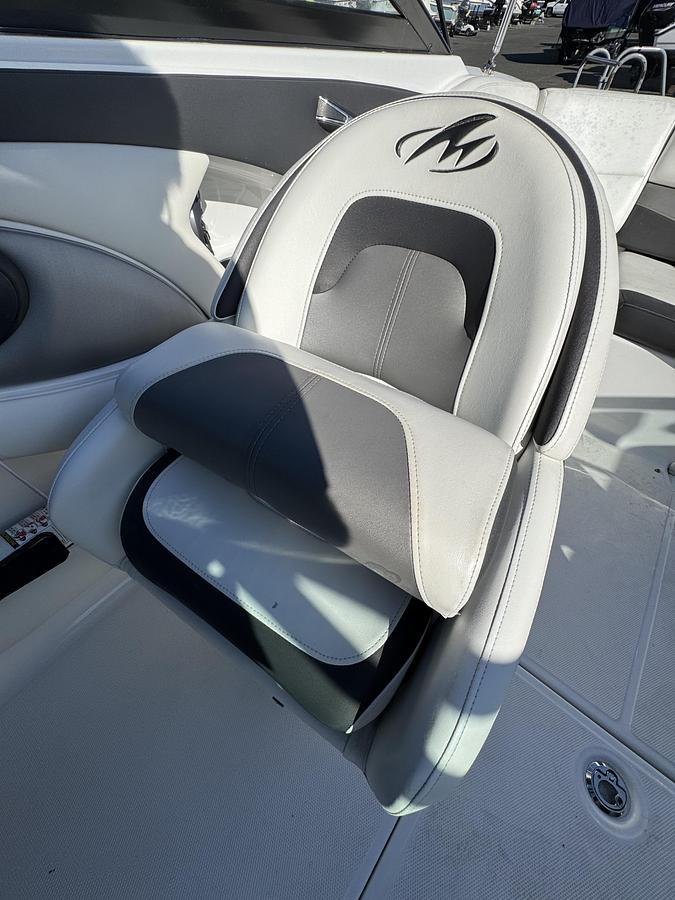 Used 2017 Monterey 224FS