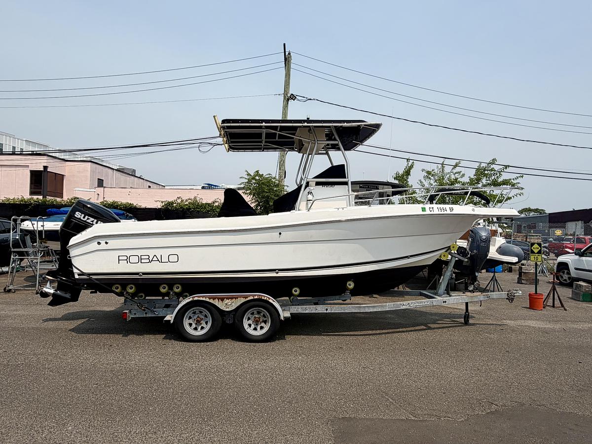 Used 2003 Robalo R230 with a 2022 Suzuki DF250 Outboard