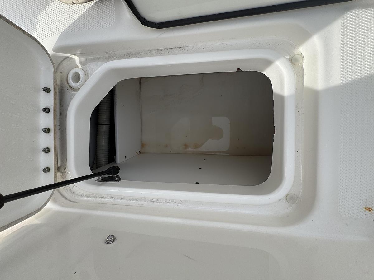 Used 2014 Sea Ray 220 Sundeck