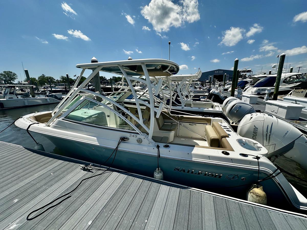 Used 2018 Sailfish 245DC