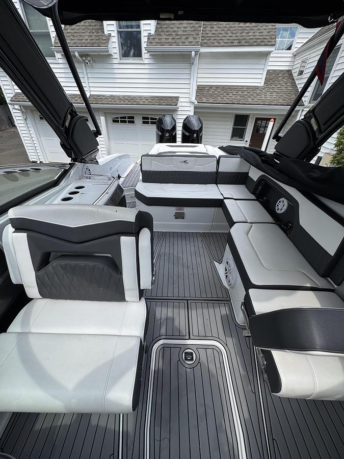 Used 2021 Monterey 305SS