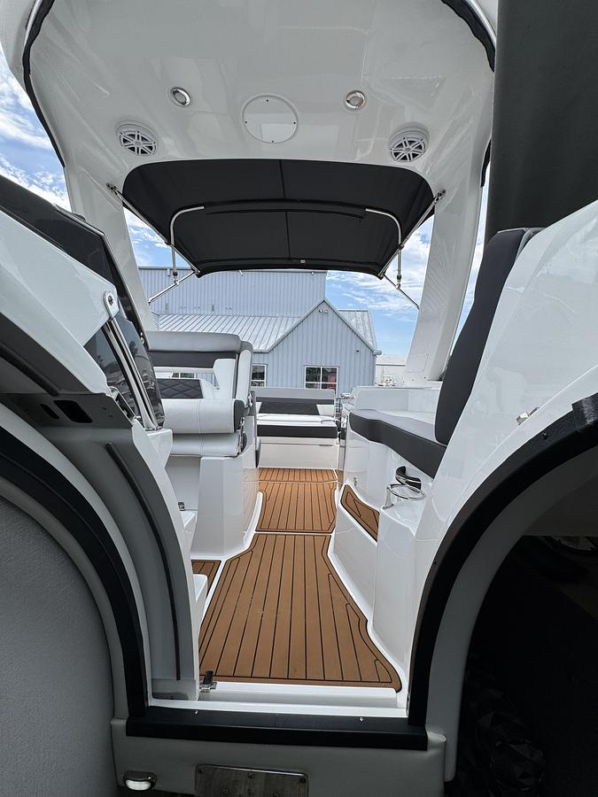 Used 2021 Monterey 295 Sport Yacht