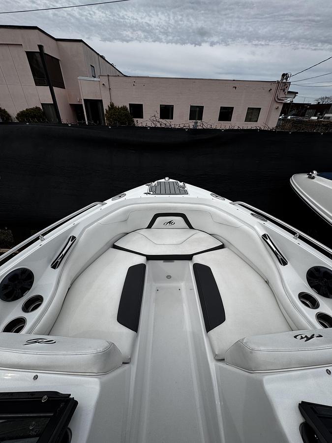 Used 2017 Monterey 224FS