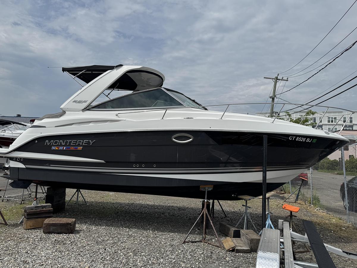 Used 2021 Monterey 295 Sport Yacht