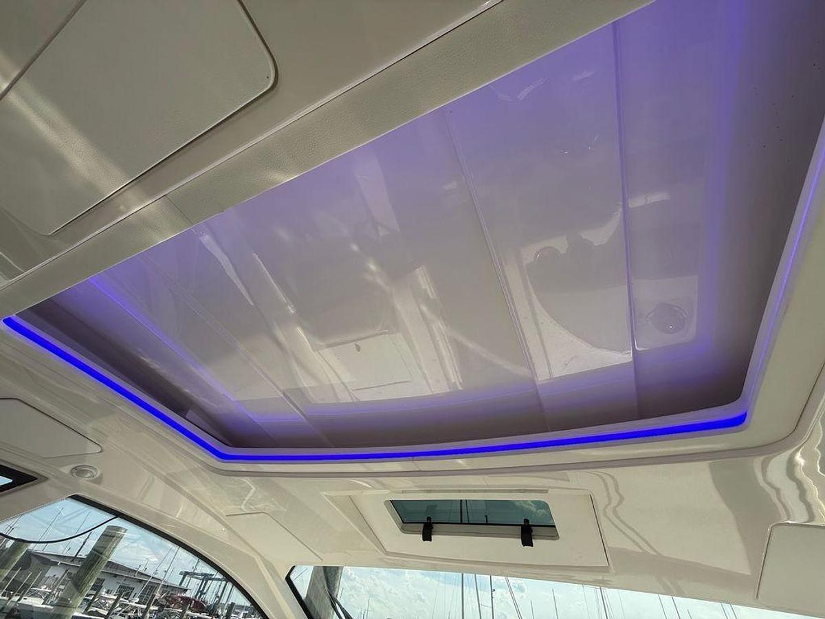 Used 2021 Sea Ray 350 Sundancer Coupe