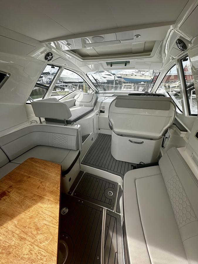 Used 2021 Sea Ray 350 Sundancer Coupe