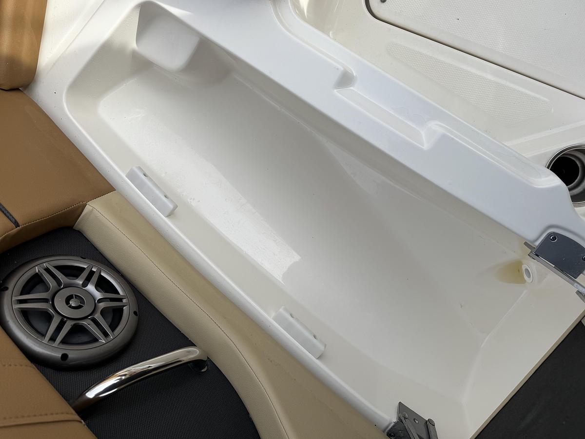 Used 2014 Sea Ray 220 Sundeck