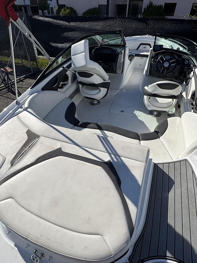 Used 2017 Monterey 224FS
