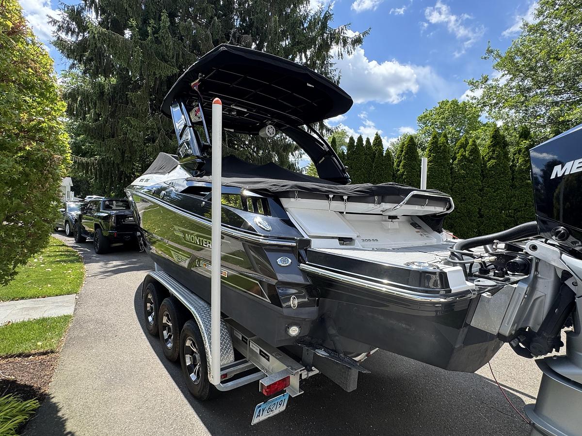 Used 2021 Monterey 305SS