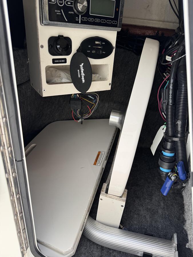 Used 2014 Sea Ray 220 Sundeck