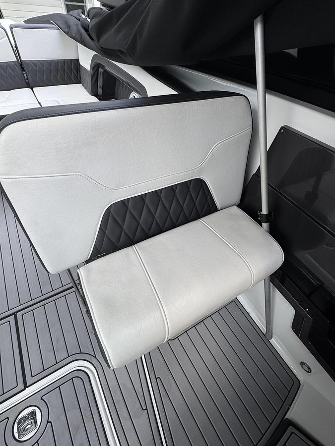 Used 2021 Monterey 305SS