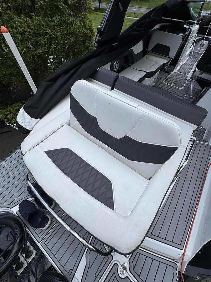 Used 2021 Monterey 305SS