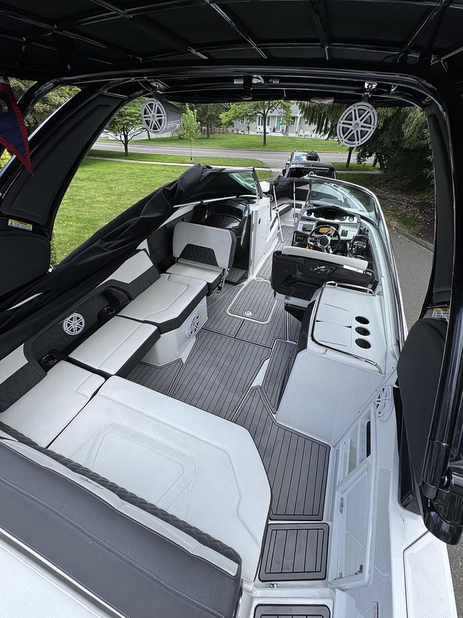 Used 2021 Monterey 305SS