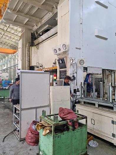 Used 1984 IHI 1600-Ton Straight Side Link Press SL4-1600-450-220