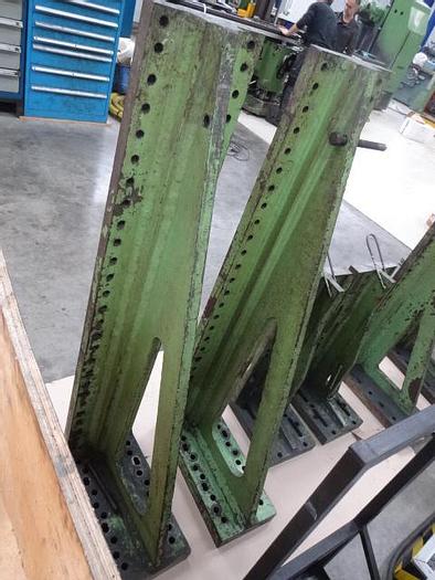 Utilisé 2 Equerres de bridage en fonte