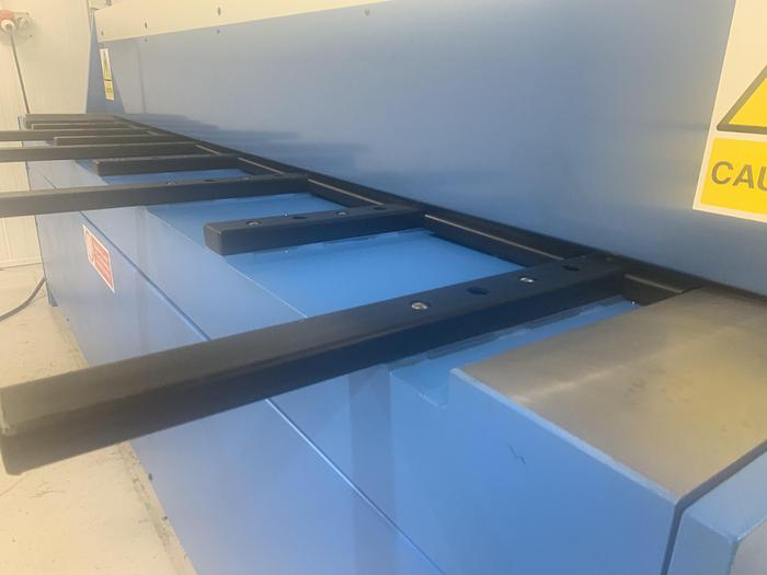 MACH- CUT MECHANICAL GUILLOTINES 2500mm x 3mm