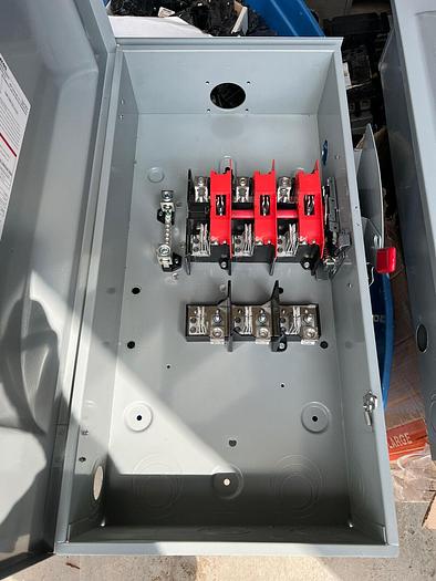 Used Siemens GF324NR 200A 240V 3P4W Fusible Nema 3R Outdoor Rated Disconnect Switch 783643149335