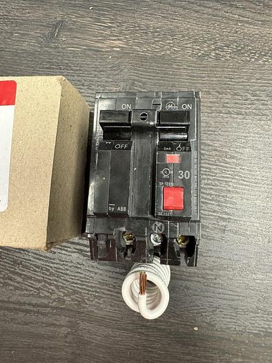 THHQL2130GFT GE 30 Amp 240V 22K Rated Plug in Ground Fault New