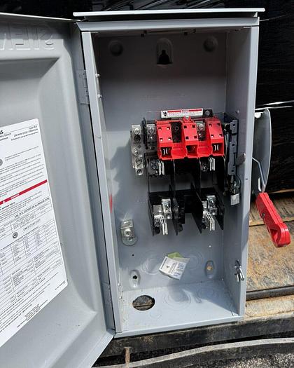 Used HF223NR Siemens 100 Amp 240V 2 Pole 3W Fusible Nema 3R Outdoor Rated Disconnect