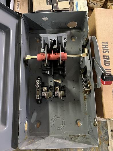 Used H223N Square D 100 Amp 240V 2 Pole 3 Wire Fusible Indoor Disconnect Switch