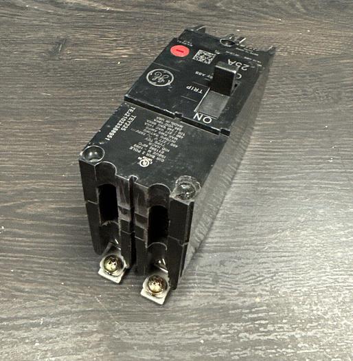 TEY225 GE 25 Amp 480/277V 2 Pole Bolt On Cirucit Breaker New