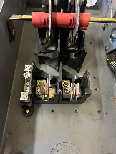 Used H223N Square D 100 Amp 240V 2 Pole 3W Nema 1 Indoor Fusible Disconnect Switch