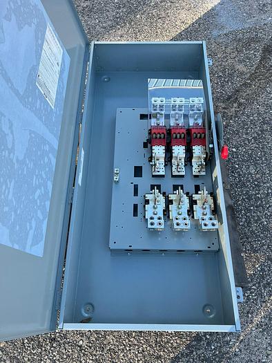DH327FGK Cutler Hammer 800 Amp 240V Fusible Indoor Rated Disconnect Switch New