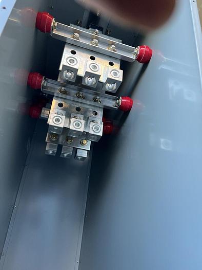 Eaton Pow-R-Way III 600 Amp End Tap Box 208/120V 3 Phase 4 Wire Tap Box New